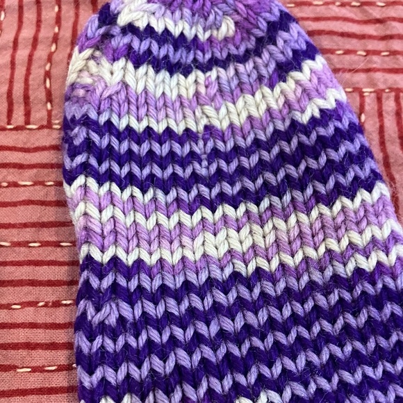 Purple and White handKnit wool Mittens - Picture 4 of 9